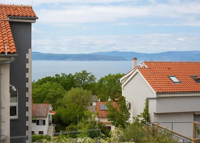Villa Solis Lacus Modernes Apartment - Privater Beheizbarer Pool- Klimaanlage - Private Parkplaetze * Njivice