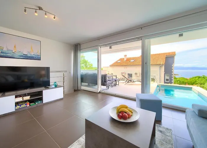 Villa Solis Lacus Modernes Apartment - Privater Beheizbarer Pool- Klimaanlage - Private Parkplaetze Apartmán