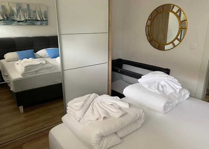 Apartmán Villa Solis Lacus Modernes Apartment - Privater Beheizbarer Pool- Klimaanlage - Private Parkplaetze