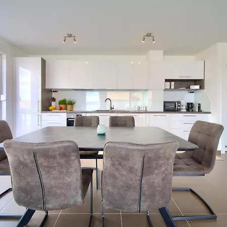 Villa Solis Lacus Modernes Apartment - Privater Beheizbarer Pool- Klimaanlage - Private Parkplaetze Apartament Nijvice