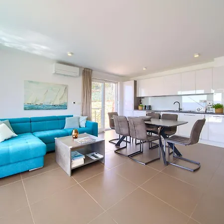 Solis Lacus Modernes - Privater Beheizbarer Pool- Klimaanlage - Private Parkplaetze *