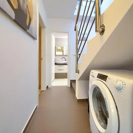 Solis Lacus Modernes - Privater Beheizbarer Pool- Klimaanlage - Private Parkplaetze * Njivice