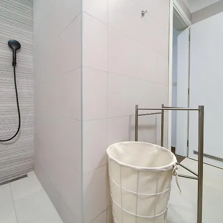 Solis Lacus Modernes - Privater Beheizbarer Pool- Klimaanlage - Private Parkplaetze Apartman