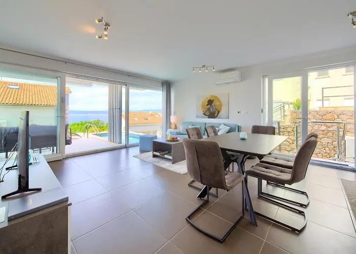Villa Solis Lacus Modernes Apartment - Privater Beheizbarer Pool- Klimaanlage - Private Parkplaetze * Njivice