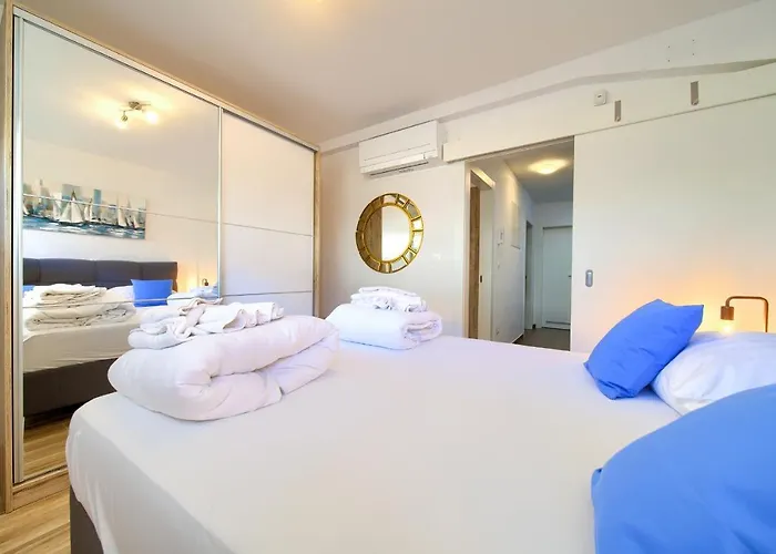 Apartman Villa Solis Lacus Modernes Apartment - Privater Beheizbarer Pool- Klimaanlage - Private Parkplaetze Njivice