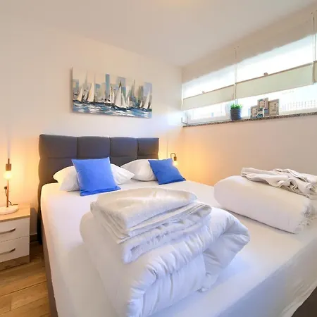 Solis Lacus Modern - Private Heated Pool - Air Conditioning -smart Tv - Free Parking