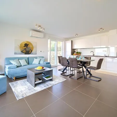 Solis Lacus Modern - Private Heated Pool - Air Conditioning -smart Tv - Free Parking Lägenhet