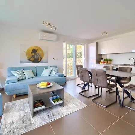 Solis Lacus Modern - Private Heated Pool - Air Conditioning -smart Tv - Free Parking Lägenhet