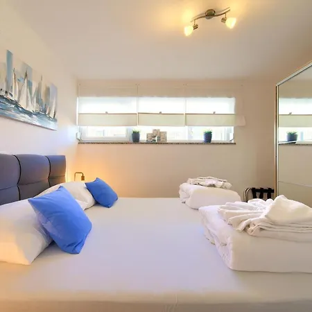 Solis Lacus Modern - Private Heated Pool - Air Conditioning -smart Tv - Free Parking Njivice