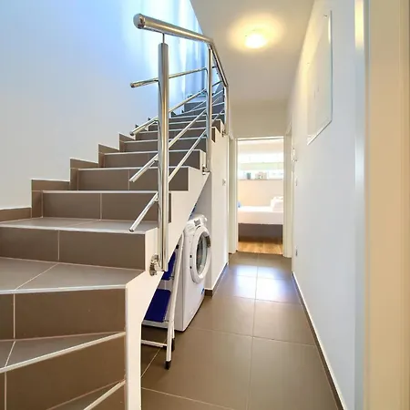 Solis Lacus Modern - Private Heated Pool - Air Conditioning -smart Tv - Free Parking Lägenhet Njivice