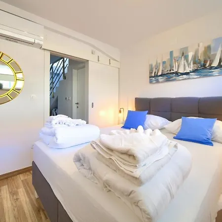 Solis Lacus Modern - Private Heated Pool - Air Conditioning -smart Tv - Free Parking Lägenhet *