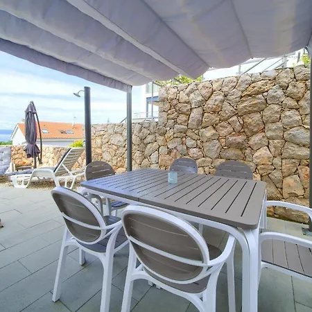 Solis Lacus Modern - Private Heated Pool - Air Conditioning -smart Tv - Free Parking * Njivice