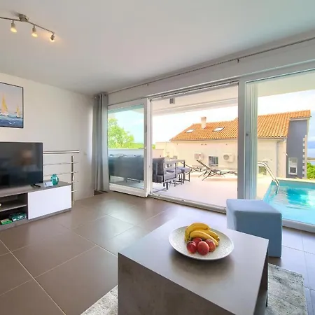 Solis Lacus Modern - Private Heated Pool - Air Conditioning -smart Tv - Free Parking Lägenhet