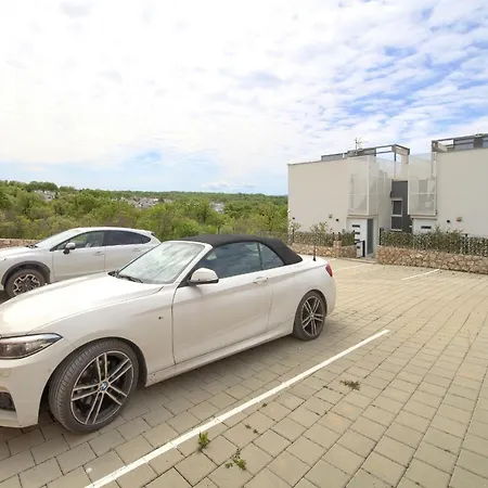 Solis Lacus Modern - Private Heated Pool - Air Conditioning -smart Tv - Free Parking Lägenhet *