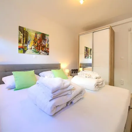 Solis Lacus Modern - Private Heated Pool - Air Conditioning -smart Tv - Free Parking Lägenhet Njivice
