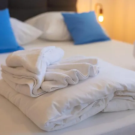 Solis Lacus Modern - Private Heated Pool - Air Conditioning -smart Tv - Free Parking * Njivice