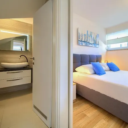 Solis Lacus Modern - Private Heated Pool - Air Conditioning -smart Tv - Free Parking Lägenhet *