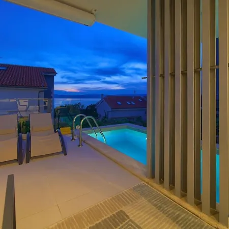 Solis Lacus Modern - Private Heated Pool - Air Conditioning -smart Tv - Free Parking Njivice