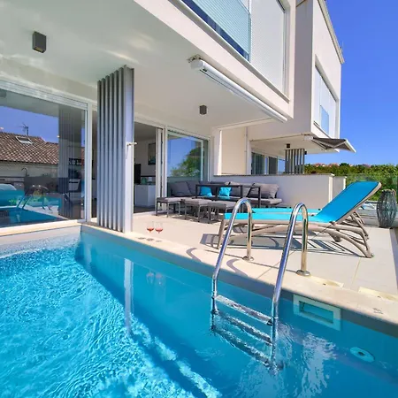 Solis Lacus Modernes - Privater Beheizbarer Pool- Klimaanlage - Private Parkplaetze Daire Njivice
