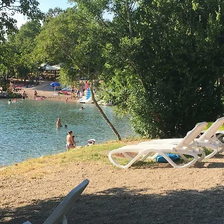 Solis Lacus Modern - Private Heated Pool - Air Conditioning -smart Tv - Free Parking *