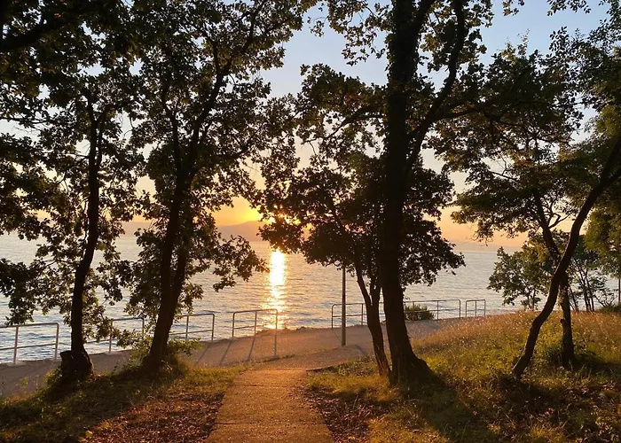 Solis Lacus Modern - Private Heated Pool - Air Conditioning -smart Tv - Free Parking