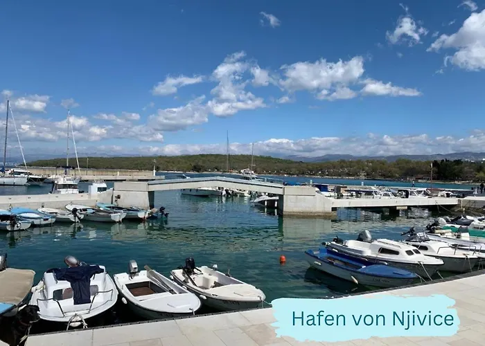 Solis Lacus Modern - Private Heated Pool - Air Conditioning -smart Tv - Free Parking