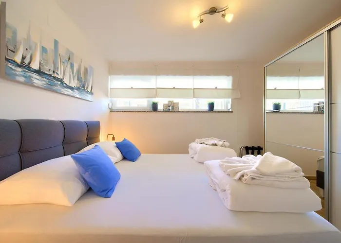Solis Lacus Modern - Private Heated Pool - Air Conditioning -smart Tv - Free Parking Njivice