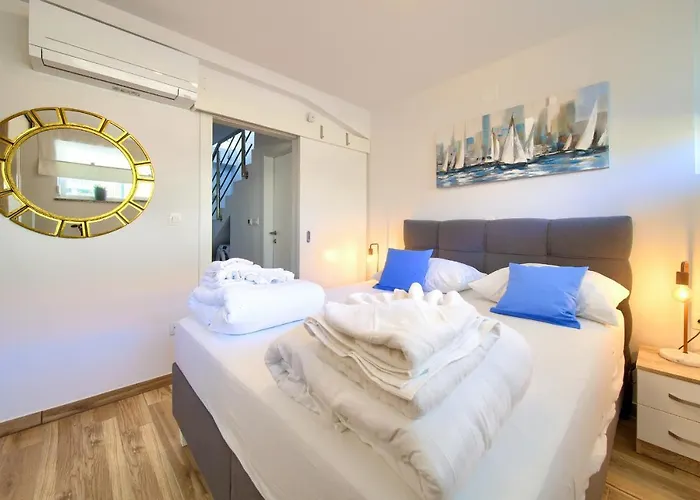 Solis Lacus Modern - Private Heated Pool - Air Conditioning -smart Tv - Free Parking Appartement *