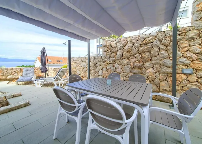 Solis Lacus Modern - Private Heated Pool - Air Conditioning -smart Tv - Free Parking * Njivice