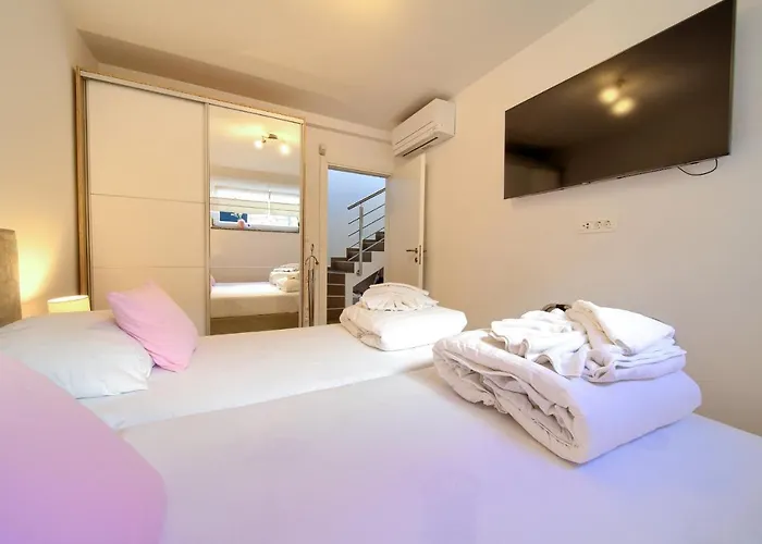 Solis Lacus Modern - Private Heated Pool - Air Conditioning -smart Tv - Free Parking Appartement *