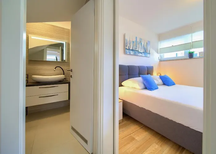 Solis Lacus Modern - Private Heated Pool - Air Conditioning -smart Tv - Free Parking Appartement *